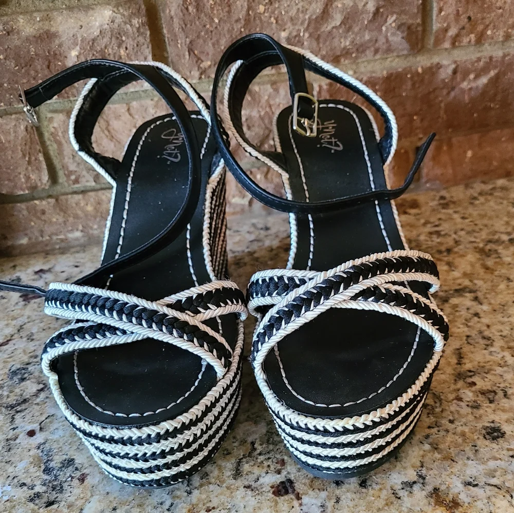 Classic Black and White Wedge Sandals - Picture 2 of 2